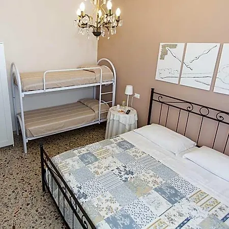 La Casa Di G.g. Bed & Breakfast 3*
